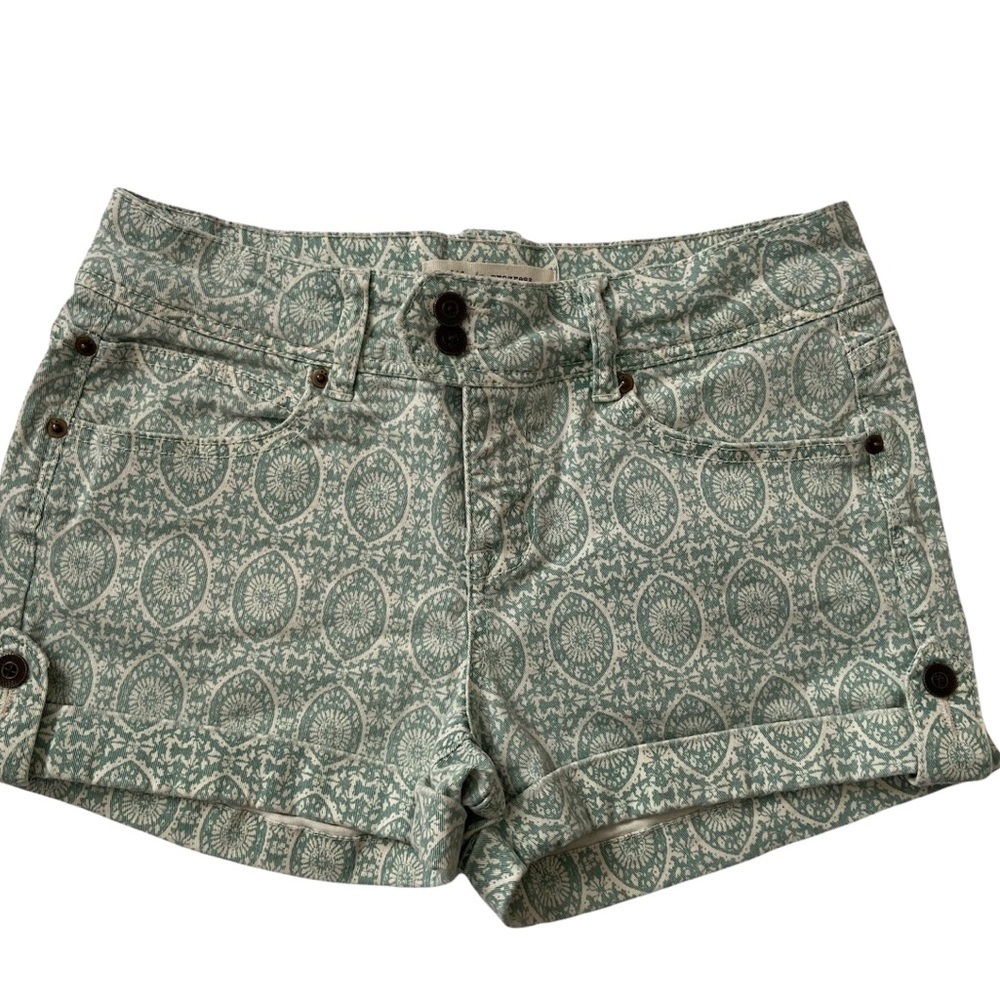 life in progress White & Green Print Shorts 26